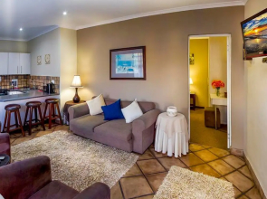 Room in B&B - Guest Room With Double bed and Kitchen, in Port Elizabeth Ideal Business Travel