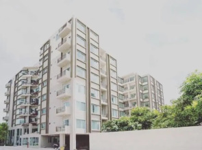 The Lux Ladprao 10