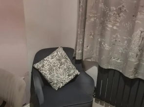 1 Bedroom Annex - 2 Mins From Train Station