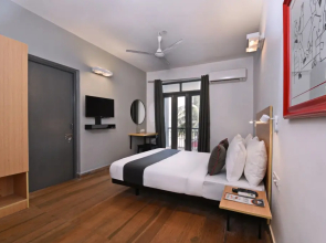 OYO Townhouse 256 Silver Palm Resort