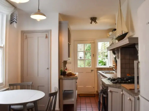 Stylish and Spacious 4 Bedroom Queen's Park House