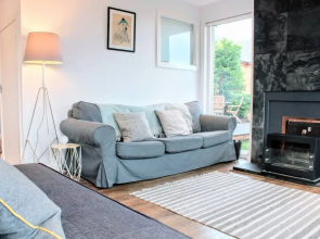 Beautiful Home With Castle Views and Garden and Parking