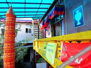 Lhasa Lihua post station(拉萨若初见梨花驿站)