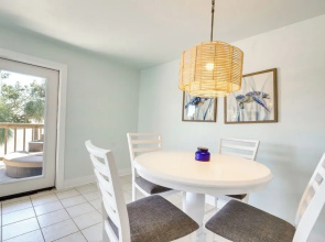 Cedar Key Condo w/ Balcony & Gulf Views!