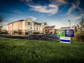Holiday Inn Express & Suites South Haven