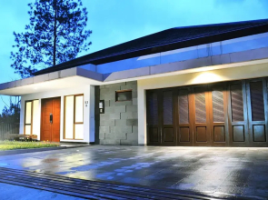 Mentari Hill View 8 BR heated pool and movie room