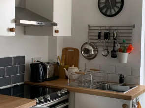 The Beehive - Self Contained Studio by the Sea (Adults Only)
