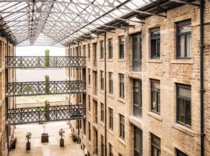 Stunning 2 bed with outside balcony, super king beds and 75’’ TV!