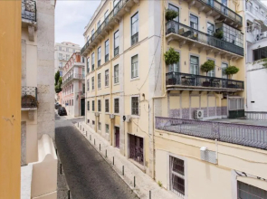 Beautiful 3-Story house in Chiado with a 40m² private terrace