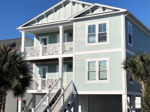 Life's A Beach 4 Bedroom Home by RedAwning