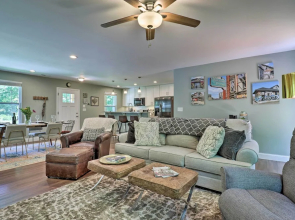 Smoky Mountains Leicester Home w/ Deck!