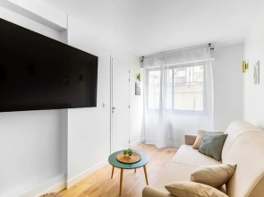 Lavie Maison Equipped Studio Chartrons