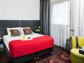 Sea Side by Zvieli Hotels