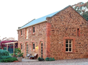 Byronsvale Vineyard and Accommodation