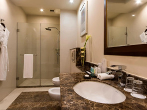 Butterfly on Wellington, Central