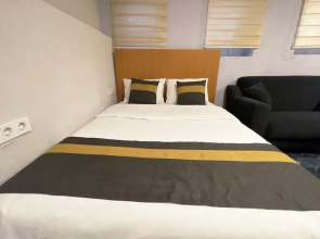 Charming studio apt with fast WiFi and AC near Nisantasi and Taksim #101