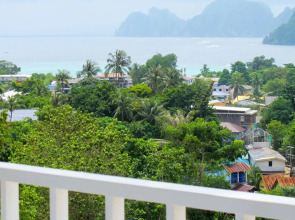 Phi Phi Uphill Cottage