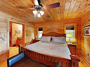 New Listing! Lakefront Log W/ Large Balcony 3 Bedroom Home