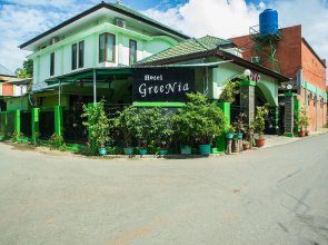 Super OYO 1682 Greenia Hotel