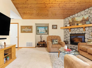 Alpen Drive by Avantstay Private Deck and Views