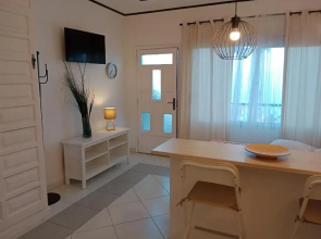 Studio sea front view & pool