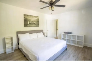 Home blocks from beach on siesta drive with pool Internal name: 617