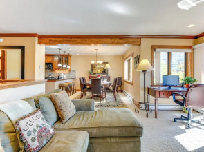 Mtn-view Steamboat Condo: Shuttle to Resort