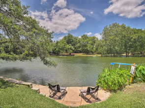 Round Rock Lakefront Home w/ Water Toys & Fire Pit