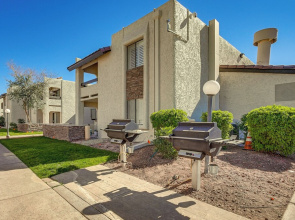 3 Mi to Camelback Mtn! Snowbird Escape w/ Pool