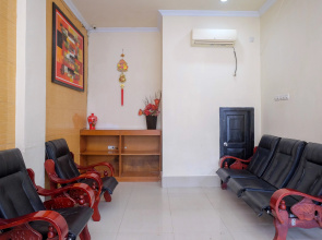 RedDoorz @ Hotel Rich Parepare near Pantai Mattirotasi