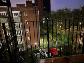 1 Bed Flat - Sleeps 2 - Jacuzzi - Parking - Wifi