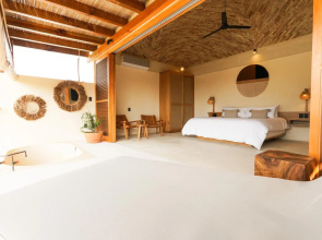 Casa Borka LUXURY FULLY FURNISHED BEACH CONDOS WITH POOL