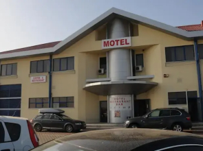 Travel In Motel