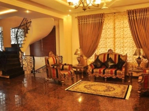 Reina Boutique Hotel