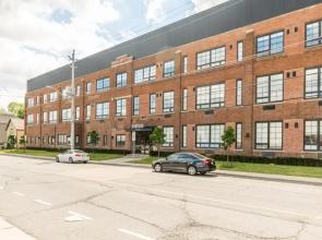 Spacious 2Br Dundurn Loft Rooftop Terrace Parking Gym