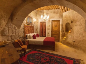 Solo Cave Suites