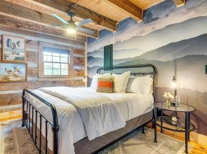 Hot Tub, Fire Pit & Creek Access: Whittier Cabin!