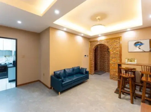 Nanning Meet Xiangsihu Apartment (Xixiangtang Qingchuan Station Subway Exit A Shop)