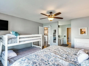 Lakefront Retreat w/ Community Pool in Osage Beach