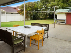 Stay on Seventh - Sawtell