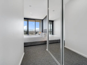 Chic 1-bed With Stunning Lake View & Indoor Pool