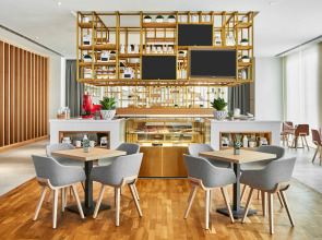 Hilton Garden Inn Dubai, Mall Avenue