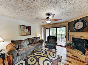 New Listing! Smoky Mountain Near Downtown 2 Bedroom Condo