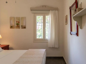 Bougainvillea House in Crete