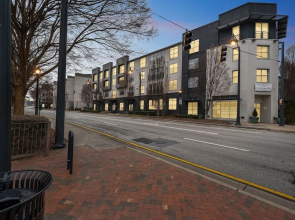 Beautifull Stays Extravagant & Luxury Living 2 Bedroom Apts by RedAwning, Atlanta