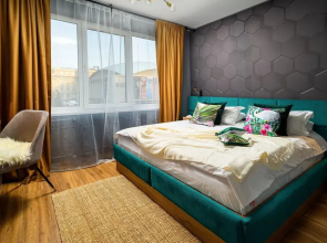 Golden Hour - One Bedroom - Next to Cismigiu Park and Victoria Avenue