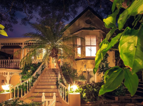 Goble Palms Guest Lodge & Urban Retreat