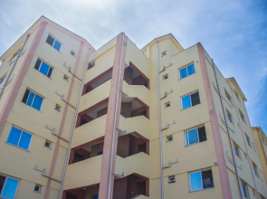 4 Bed Flat - Sleeps 8 - Pets - Pool - Parking