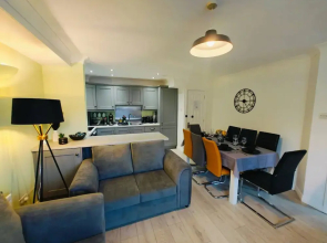 4BR Modern Ormeau House