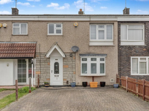 3-bed House, Sleeps 6, Free Parking,wifi